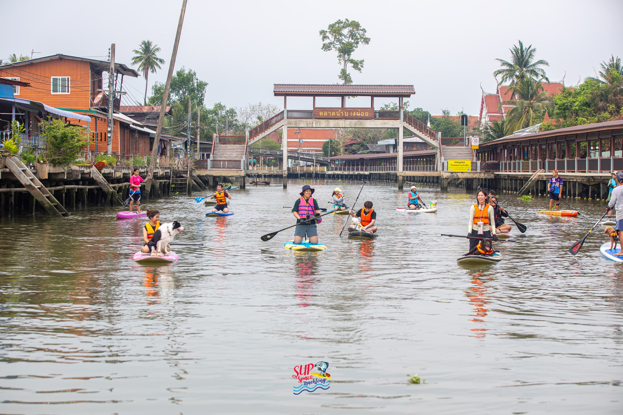 ตลาดน้ำบางน้อย